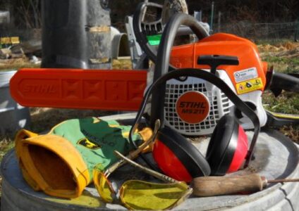 How to cut planks with a chainsaw Image